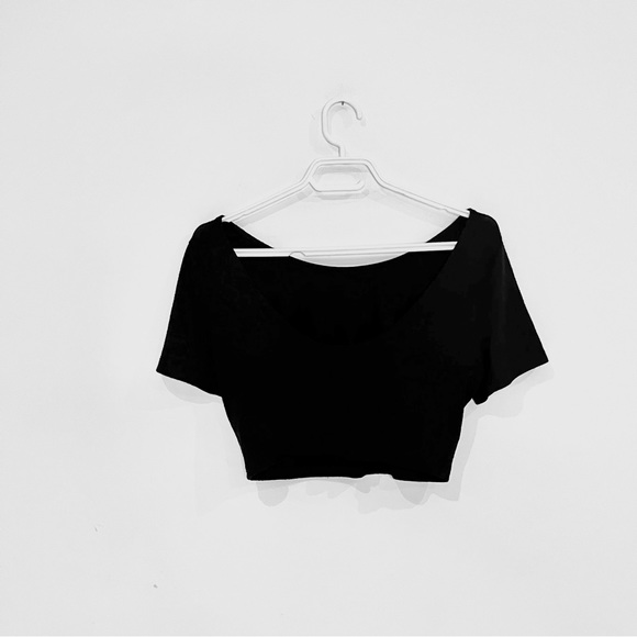 Aritzia Wilfred free black crop top M - Picture 5 of 5